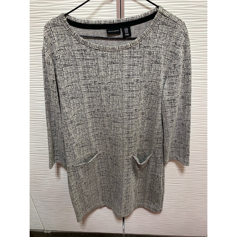 Knit dress with front pockets